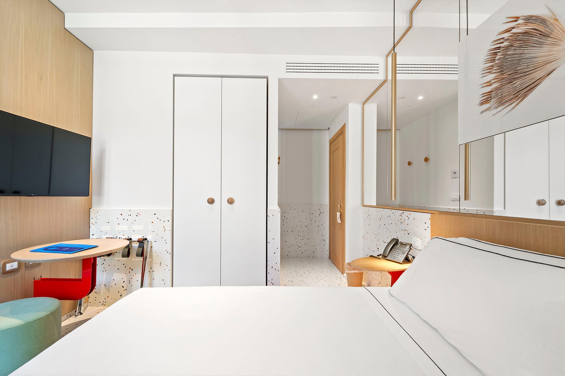 Detalle del baño con techo verde de la Habitación Individual del Hotel Milu en Milán