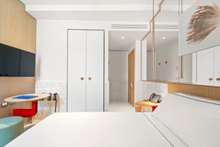 Dettaglio bagno con soffitto verde camera singola Hotel Milu Milano