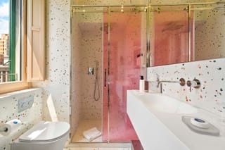 Dettaglio bagno con doccia per camera Comfort Tripla Hotel Milu Milano
